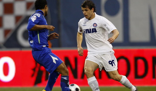 Zagreb, 240310.
Stadion Maksimir.
Prva polufinalna nogometna utakmica Hrvatskog kupa izmedju Dinama i Hajduka.
Na slici: Anas Sharbini i Etto.
Foto: Ronald Gorsic / CROPIX