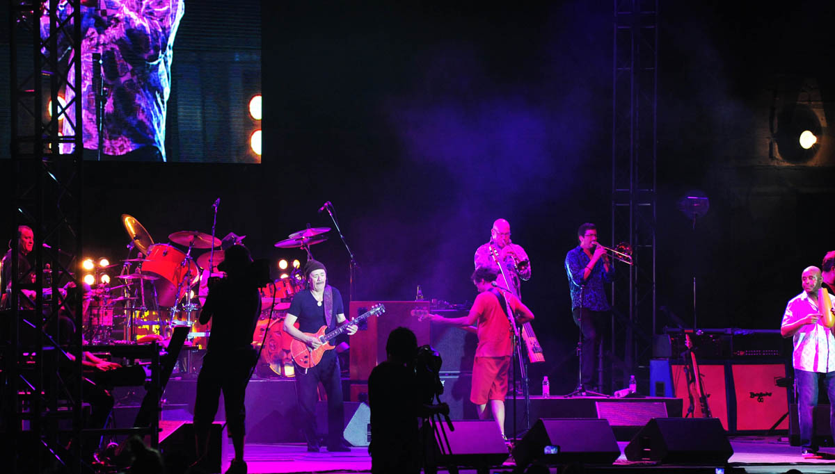 Zadar, 29.07.2013. snimio: Nenad Marčev 
Koncert Carlos Santana 
Prostor pored dvorane u Jazinama