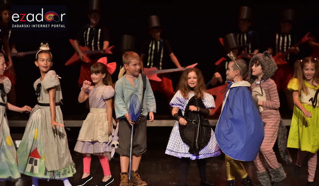 U HNK Zadar održana kazališna revija predstava Udruge “Igrajmo se”