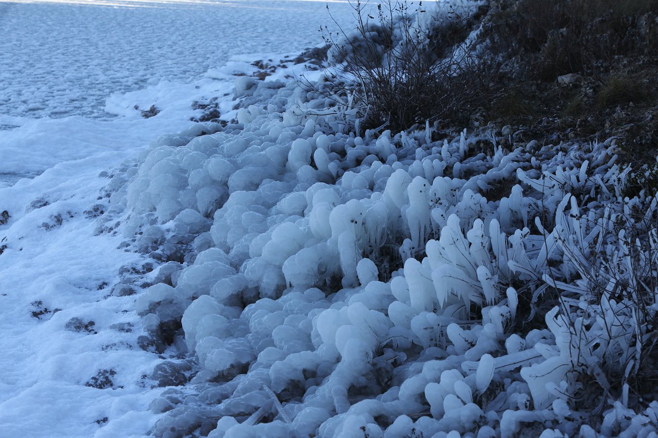 Šetnja po zaleđenom i bajkovitim Vranskim jezerom Šetnja po zaleđenom i bajkovitim Vranskim jezerom