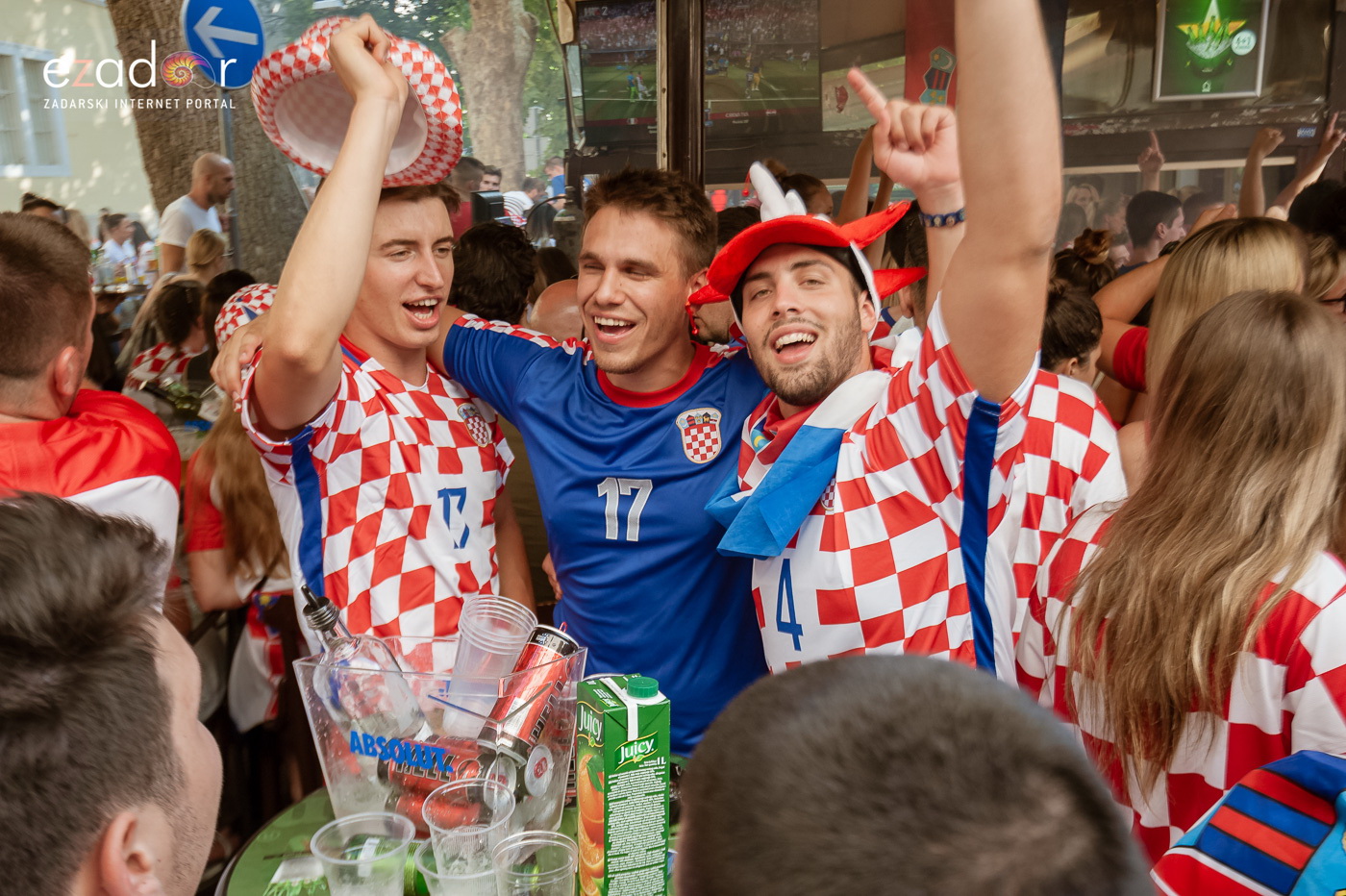 Navijačko ludilo u Zadru za vrijeme i nakon finala Svjetskog prvenstva Navijačko ludilo u Zadru za vrijeme i nakon finala Svjetskog prvenstva