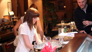 Valentinovo u restoranu Niko, konobar, ugostitelji Foto: Saša Čuka Valentinovo u restoranu Niko, konobar, ugostitelji Foto: Saša Čuka