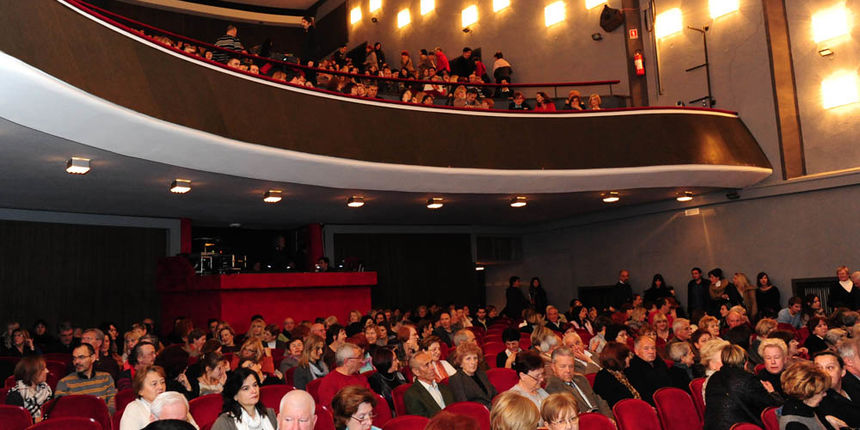 Zadar, 7.3.2012. snimio: Nenad Marčev
HNK Split
Arthur Miller: SMRT TRGOVAČKOG PUTNIKA, drama
redatelj: Dušan Jovanović
premijera: 27. ožujka 2011.
Uloge:
Willy Loman: Mustafa Nadarević, 
Linda: Snježana Sinovčić Šiškov
Biff Loman: Mijo Juriši