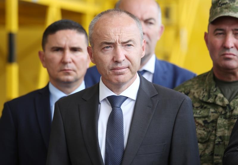 Plenković i Krstičević posjetili zračnu bazu Zemunik i protupožarnu eskadrilu Plenković i Krstičević posjetili zračnu bazu Zemunik i protupožarnu eskadrilu