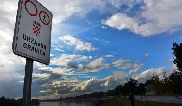 Slavonski Brod – Granicna policija budno motri razvoj situacije eventalnog vala imigranata u Republiku Hrvatsku, koji ovisi o razvoju situacije u Madjarskoj i Srbiji. Pojacano se nadzire vanjska granica EU, uz maksimalno angaziranje policije na zastiti dr