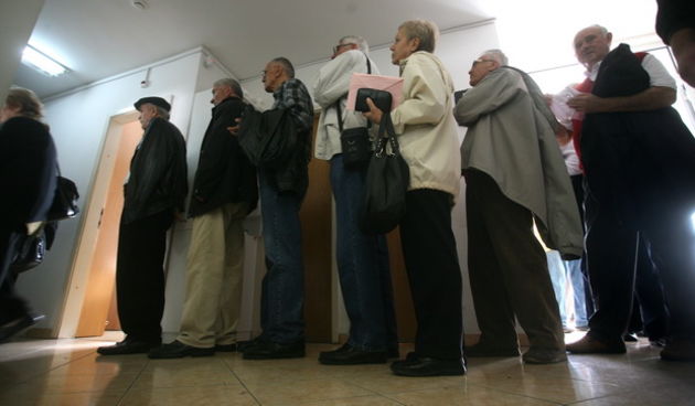 Split, 051109.
Hrvatski zavod za javno zdravstvo (HZJZ) Splitsko – dalmatinske zupanije poceo je danas cijepljenje protiv sezonske gripe, najprije u zupanijskim zavodima za javno zdravstvo, a od petka u svim ambulantama u primarnoj zdrastvenoj zastiti koj