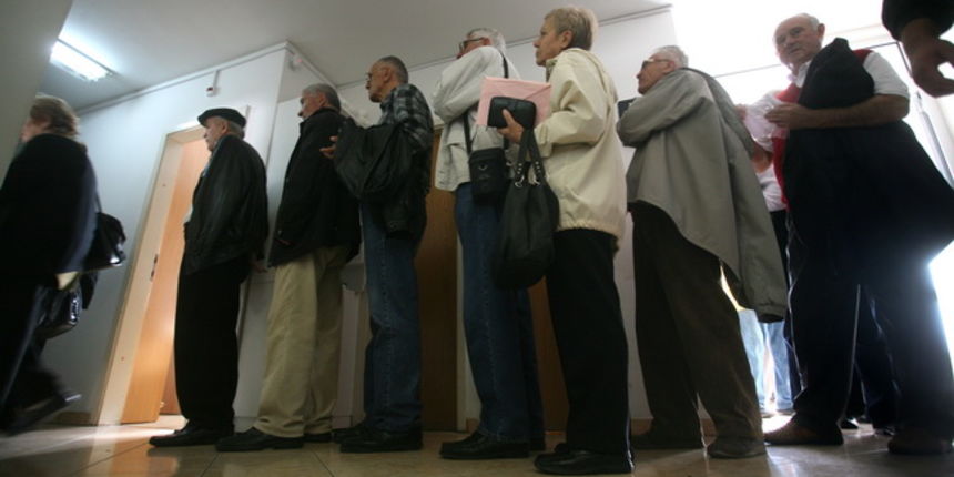 Split, 051109.
Hrvatski zavod za javno zdravstvo (HZJZ) Splitsko – dalmatinske zupanije poceo je danas cijepljenje protiv sezonske gripe, najprije u zupanijskim zavodima za javno zdravstvo, a od petka u svim ambulantama u primarnoj zdrastvenoj zastiti koj Split, 051109.
Hrvatski zavod za javno zdravstvo (HZJZ) Splitsko – dalmatinske zupanije poceo je danas cijepljenje protiv sezonske gripe, najprije u zupanijskim zavodima za javno zdravstvo, a od petka u svim ambulantama u primarnoj zdrastvenoj zastiti koj