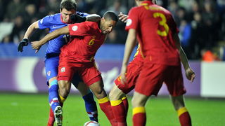Swansea (Wales), 260313.
Stadion Liberty.
Kvalifikacijska utakmica za Svjetsko prvenstvo u Brazilu 2014. godine, izmedju reprezentacija Walesa i Hrvatske.
Na fotografiji: Mario Mandzukic i Ashley Williams.
Foto: Boris Kovacev / CROPIX Swansea (Wales), 260313.
Stadion Liberty.
Kvalifikacijska utakmica za Svjetsko prvenstvo u Brazilu 2014. godine, izmedju reprezentacija Walesa i Hrvatske.
Na fotografiji: Mario Mandzukic i Ashley Williams.
Foto: Boris Kovacev / CROPIX