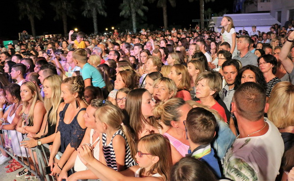 Virska noć 2016: Jelena Rozga i spektakularni vatromet za 25 tisuća fanova. Foto: Virski list