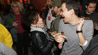 Biograd na moru, 130510.
Nakon koncerta Cubisma na biogradskoj rivi koji se odrzao u sklopu Porina, poznati par, glumica Zrinka Cvitesic i glazbenik Hrvoje Rupcic u jednom su kaficu izmjenjivali njeznosti.
Na slici Marko Tolja i Zrinka Cvitesic.
Foto: Jur