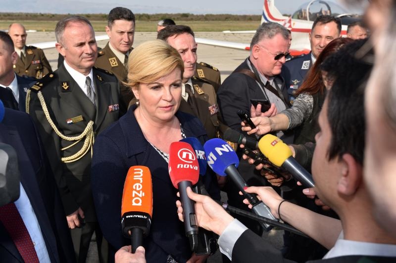 Predsjednica Kolinda Grabar-Kitarović posjetila 93. zrakoplovnu bazu Zemunik. Foto: Dino Stanin/PIXSELL