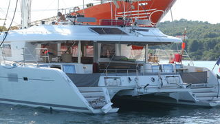 Zadar, 110810.
Katamaran marke Lagoon 620 popodne je jarbolom zapeo za dalekovod u prolazu mali Zdrelac izmedju otoka Ugljan i Pasman. Zatim se jarbolom naslonio na most koji je visine 16,5 metara. Zice dalekovoda su pukle i pale u more a brod je znatno o Zadar, 110810.
Katamaran marke Lagoon 620 popodne je jarbolom zapeo za dalekovod u prolazu mali Zdrelac izmedju otoka Ugljan i Pasman. Zatim se jarbolom naslonio na most koji je visine 16,5 metara. Zice dalekovoda su pukle i pale u more a brod je znatno o