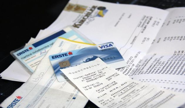 Erste banka bez razloga blokirala racun obitelji dok su bili u Austriji na skijanju. Racuni i kartica koja je bila blokirana. Photo: Ivana Ivanovic/PIXSELL Autor