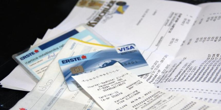 Erste banka bez razloga blokirala racun obitelji dok su bili u Austriji na skijanju. Racuni i kartica koja je bila blokirana. Photo: Ivana Ivanovic/PIXSELL Autor