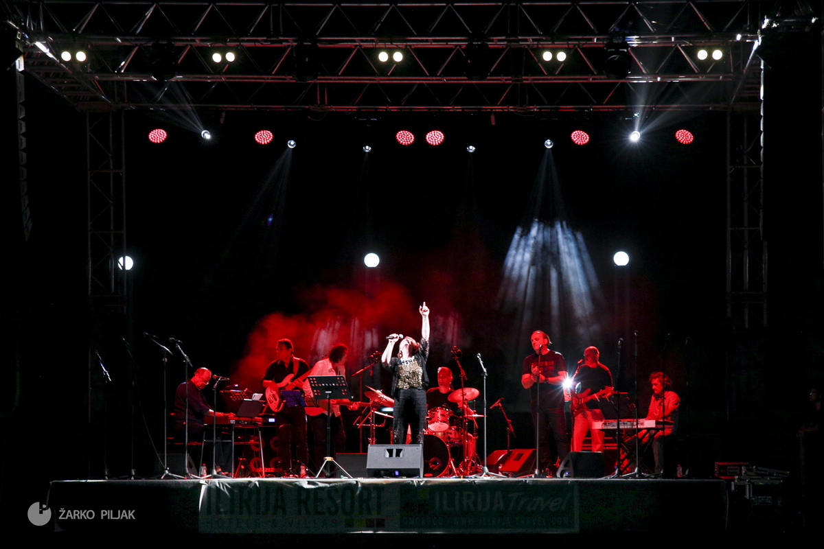 Zorica Kondža i klapa Cambi @ bazen Ilirije u Biogradu