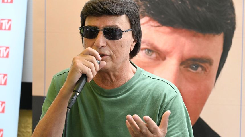 U Croatia Records-u odrzana je promocija novog albuma pjevaca Duska Lokina. U Croatia Records-u odrzana je promocija novog albuma pjevaca Duska Lokina.