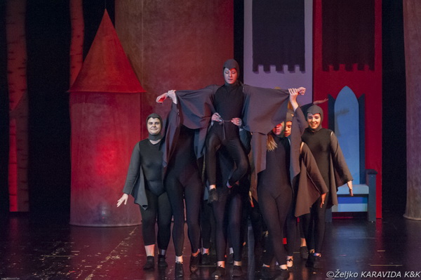 HNK Zadar: Bajka.hr Plesne udruge Gesta, Foto: Željko Karavida HNK Zadar: Bajka.hr Plesne udruge Gesta, Foto: Željko Karavida