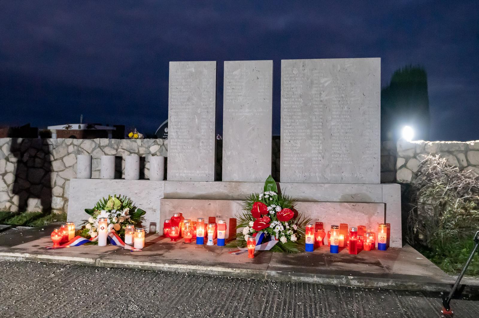 Andrej Plenković obilježio Dan sjećanja u Škabrnji Andrej Plenković obilježio Dan sjećanja u Škabrnji