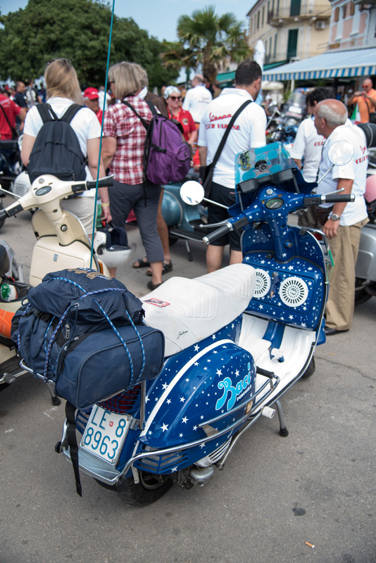 Spektakularni defile vespaša, foto: Vinko Pešić Spektakularni defile vespaša, foto: Vinko Pešić