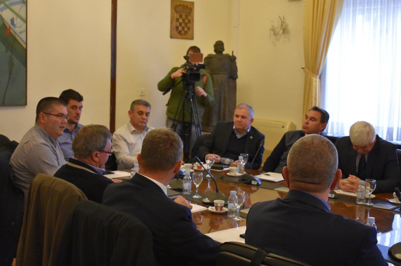 Zadarski župan Božidara Longin održao sastanak s gradonačelnicima i načelnicima Zadarski župan Božidara Longin održao sastanak s gradonačelnicima i načelnicima