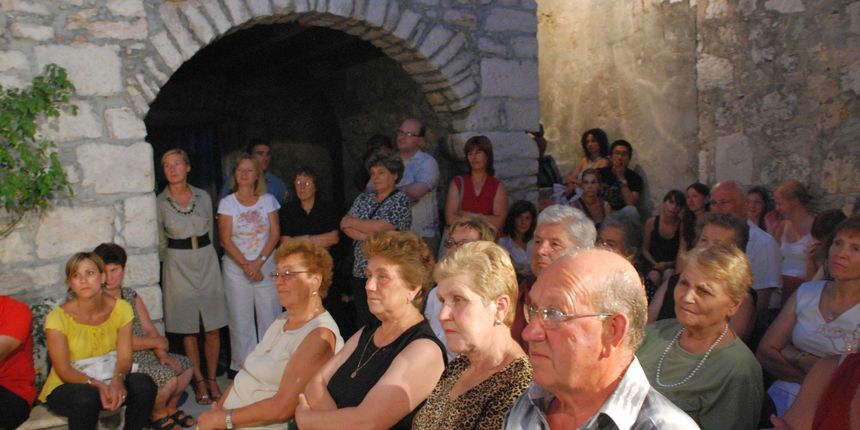 Večer kukljiške čakavske beside u dvoru (Foto: Krijanca) Večer kukljiške čakavske beside u dvoru (Foto: Krijanca)