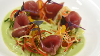 Restoran Foša: Chef Damr Tomljanović oduševio japanskog kolegu pripremom “dalmatinskog sushija” Restoran Foša: Chef Damr Tomljanović oduševio japanskog kolegu pripremom “dalmatinskog sushija”