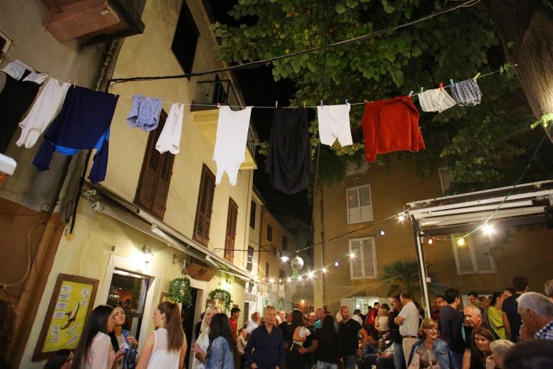 Građani se do ranih jutarnjih sati zabavljali na tradicionalnoj Varoškoj fešti, foto: Filip Brala/PIXSELL Građani se do ranih jutarnjih sati zabavljali na tradicionalnoj Varoškoj fešti, foto: Filip Brala/PIXSELL