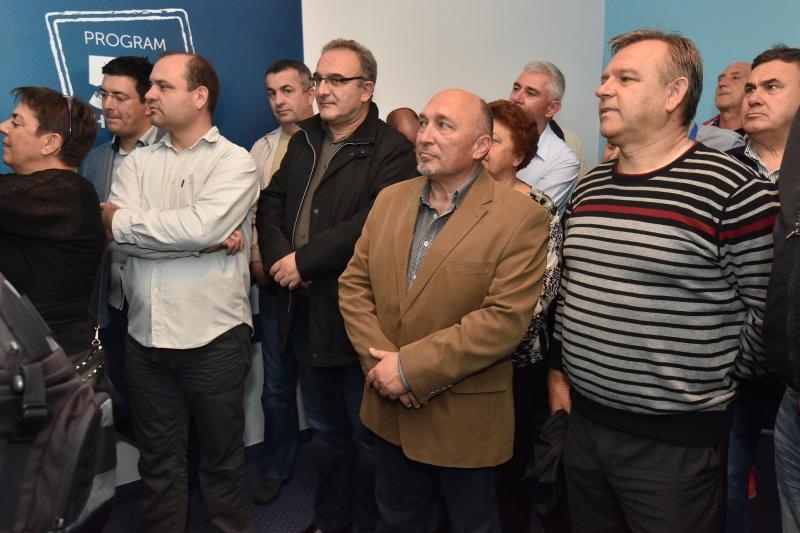 Praćenje izbornih rezultata u stožeru zadarskog HDZ-a, Foto: Dino Stanin/PIXSELL