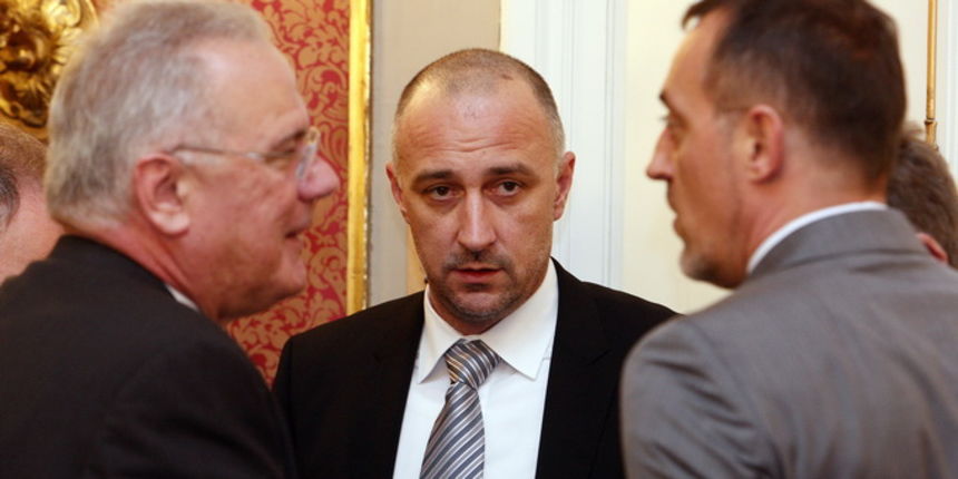 Zagreb, 240113.
Vlada.
Odrzana redovita sjednica Vlade RH.
Na fotografiji: Neven Mimica, Ivan Vrdoljak, Tihomir Jakovina.
Foto: Davor Pongracic / CROPIX