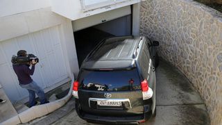 Danas je nakon ispitivanja u Zagrebu u stan u zadarskim Arbanasima od strane policije doveden bivši državni tajnik Zdravko Livaković kako bi se uz njegovu prisutnost i prisutnost njegova odvjetnika obavila pretraga stana. Pretpostavlja se da se istražuje