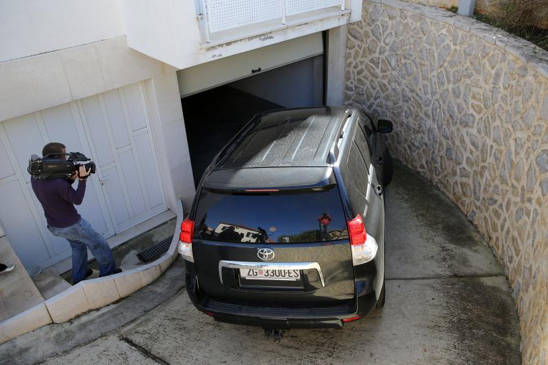 Danas je nakon ispitivanja u Zagrebu u stan u zadarskim Arbanasima od strane policije doveden bivši državni tajnik Zdravko Livaković kako bi se uz njegovu prisutnost i prisutnost njegova odvjetnika obavila pretraga stana. Pretpostavlja se da se istražuje