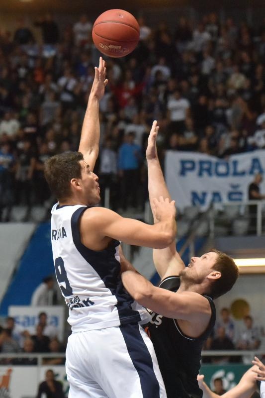 Dvorana Krešimir Ćosić, Zadar – 2. kolo A-1 muške lige, KK Zadar – GKK Šibenik 80-76. Photo: Dino Stanin/PIXSELL Dvorana Krešimir Ćosić, Zadar – 2. kolo A-1 muške lige, KK Zadar – GKK Šibenik 80-76. Photo: Dino Stanin/PIXSELL