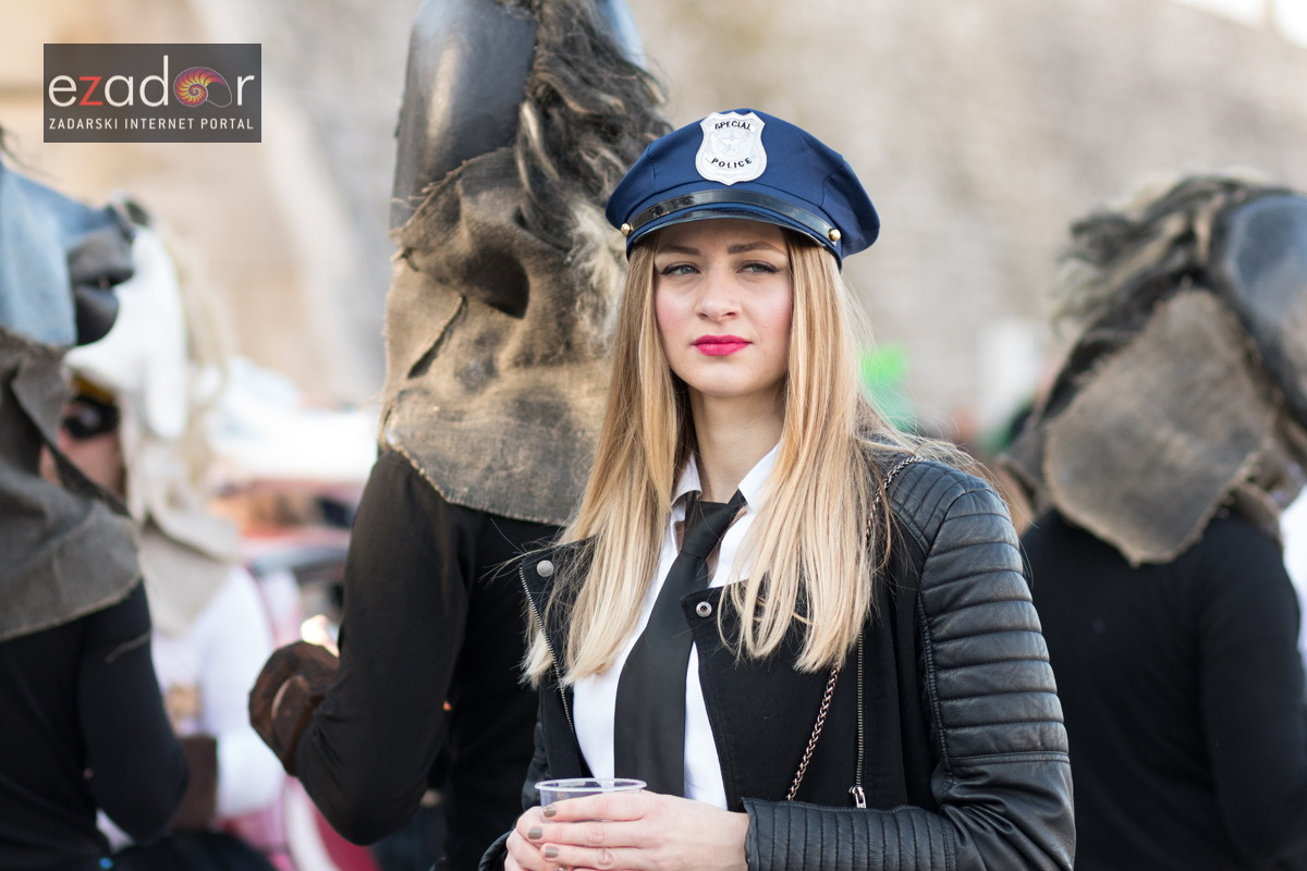 Zadarski karneval 2018: Povorka maškaranih skupina od Gradskih vrata preko Foruma do Narodnog trga Zadarski karneval 2018: Povorka maškaranih skupina od Gradskih vrata preko Foruma do Narodnog trga