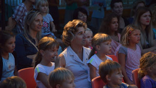 Ružno pače u izvedbi Dragon Teatra Ružno pače u izvedbi Dragon Teatra