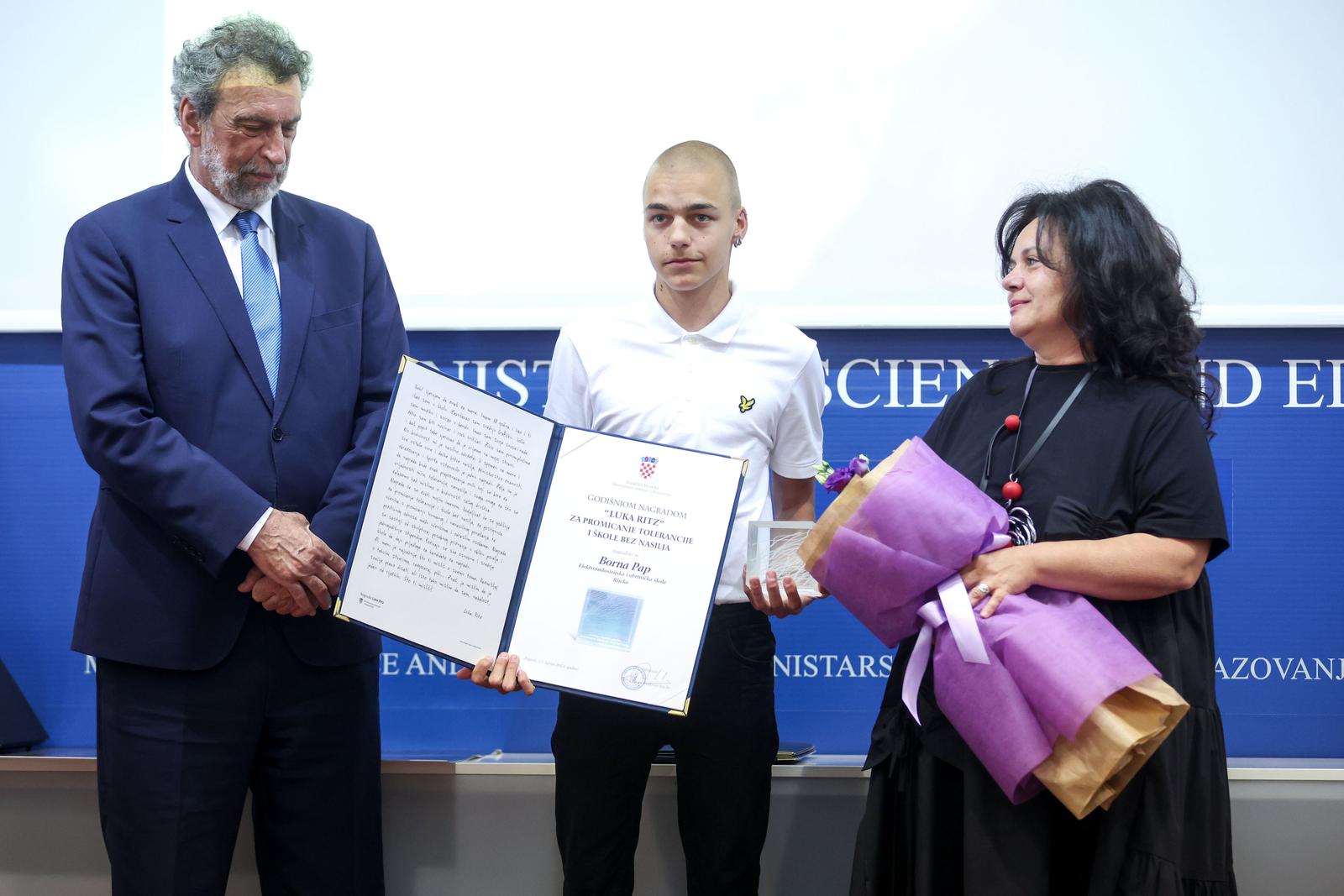 Dodijeljene su Godišnje nagrade Luka Ritz za promicanje tolerancije i škole bez nasilja Dodijeljene su Godišnje nagrade Luka Ritz za promicanje tolerancije i škole bez nasilja