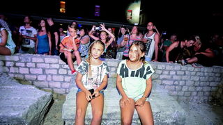 U povodu 4. rođendana Boutique hostela Forum, “najpristojniji mogući” riječki Let 3 održao je fenomenalan koncert na antičkom Forumu