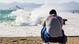 Spektakularna igra valova na zadarskoj rivi 5. studenog 2014.  Foto: Marin Pitton