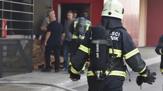 U trgovačkom centru Dalmare u Šibeniku izbila dva požara