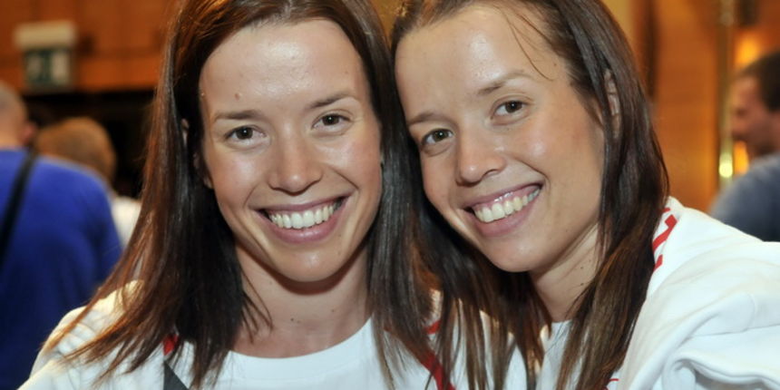 Zagreb, 230712.U Kristalnoj dvorani hotela Westin i uz direktan TV prijenos ispracena je najveca skupina hrvatskih sportasa na OI u London.Na slici: sestre Ana i Lucija Zaninovic.Foto: Bruno Konjevic / CROPIX