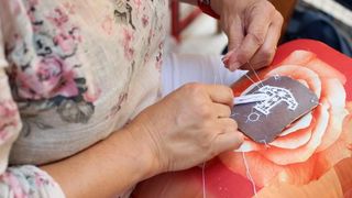 Paške čipkarice na djelu u izradi paške čipke, Foto: Luka Stanzl/PIXSELL