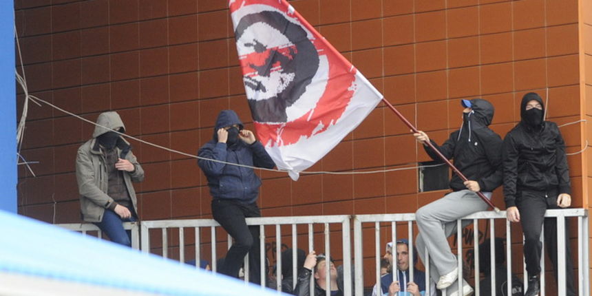 Zagreb, 130412.
Stadion u Maksimiru.
MAXtv 1.HNL, 26. kolo, seniori, susret osvajac prvenstva GNK Dinamo i NK Zadar .
Na slici: oko 10 minute BBB dosli u prolaz izmedju sjeverne i zapadne tribine te skandirali protiv uprave i brace Mamic.
Foto: Damir Kraj Zagreb, 130412.
Stadion u Maksimiru.
MAXtv 1.HNL, 26. kolo, seniori, susret osvajac prvenstva GNK Dinamo i NK Zadar .
Na slici: oko 10 minute BBB dosli u prolaz izmedju sjeverne i zapadne tribine te skandirali protiv uprave i brace Mamic.
Foto: Damir Kraj