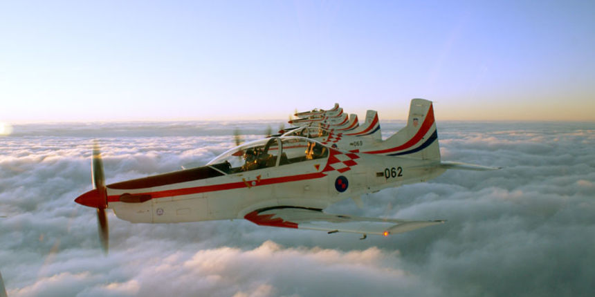 Akro grupa ‘Krila Oluje’ Akro grupa ‘Krila Oluje’