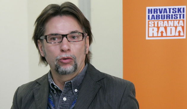 Zagreb, 191011
Tribina grada Zagreba, Kaptol 27
Hrvatski laburisti – Stranka rada predstavili su program “Plan A” u povodu izlaska na izbore.Potpredsjednik Branko Vuksic.
Foto: Ranko Suvar / Cropix