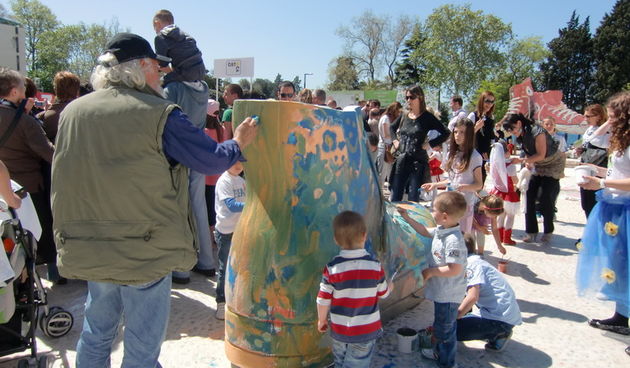 Raspjevana i rasplesana livada