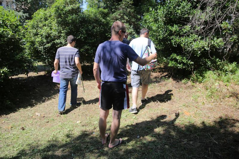 20.06.2013., Zadar – Akcija ciscenja narkomanskih sprica u parku na Brodarici pokraj Sfinge. Photo: Filip Brala/PIXSELL Autor Filip Brala/PIXSELL KLJUČNE RIJEČI ciscenje, sfinga, Brodarica, akcija mladih, narkomanija 20.06.2013., Zadar – Akcija ciscenja narkomanskih sprica u parku na Brodarici pokraj Sfinge. Photo: Filip Brala/PIXSELL Autor Filip Brala/PIXSELL KLJUČNE RIJEČI ciscenje, sfinga, Brodarica, akcija mladih, narkomanija