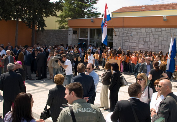 Svecano otvaranje obnovljene osnovne skole Kruno Krstic u Arbanasima