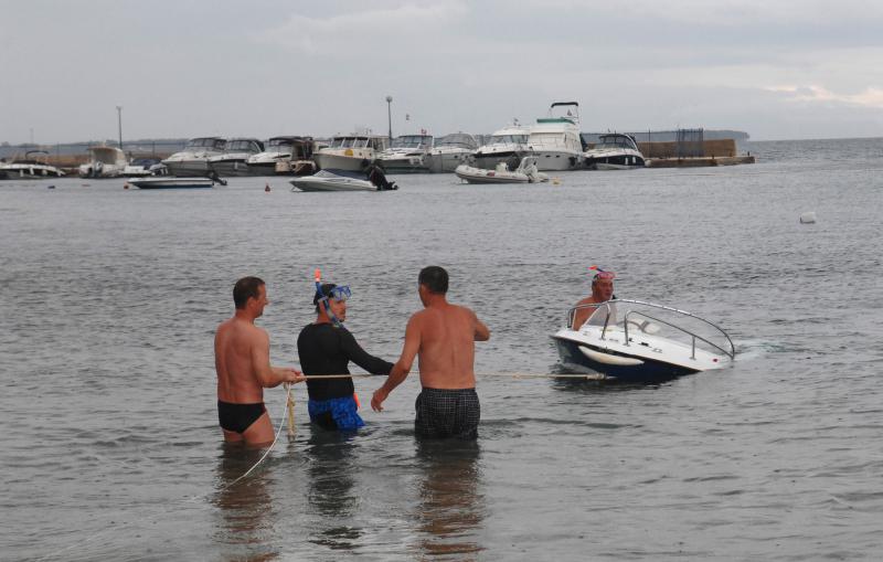 Otok Vir gotovo je potopljen uslijed jakog kišnog i grmljavinskog nevremena koje traje već drugi dan, Photo: Damir Špehar/PIXSELL Otok Vir gotovo je potopljen uslijed jakog kišnog i grmljavinskog nevremena koje traje već drugi dan, Photo: Damir Špehar/PIXSELL