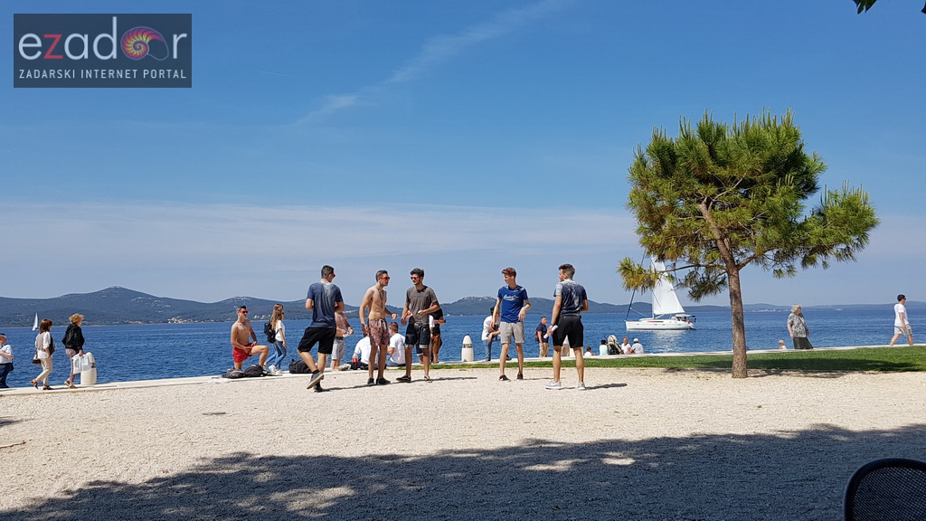 Ludijada maturanata na zadarskoj rivi