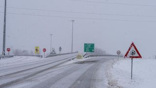 Snijeg i zimski uvjeti kod čvora Gospić na autocesti A1