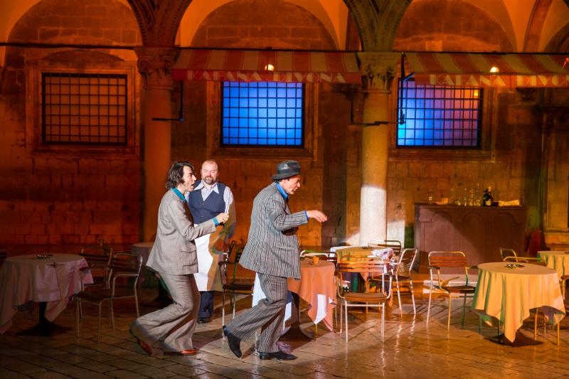 Kostimirana proba predstave Kafetarija prema djelu La bottega del caffe, jednoj od najuspješnijih komedija talijanskog komediografa Carla Goldonija